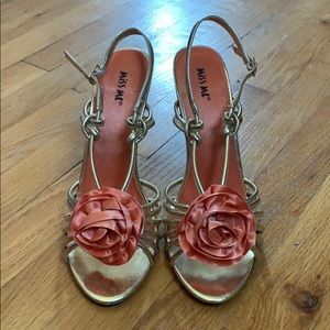 Miss Me Brand New Gold Heels w Rose Detail